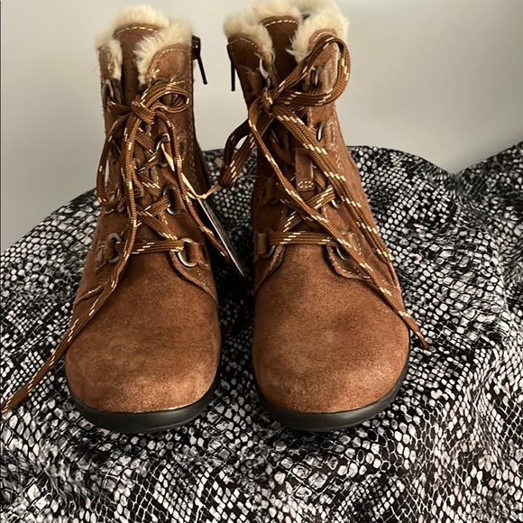 NWT EARTH ORIGINS Suede Crowley Brown Lace-Up/Zip Ankle Boots - Picture 3 of 8